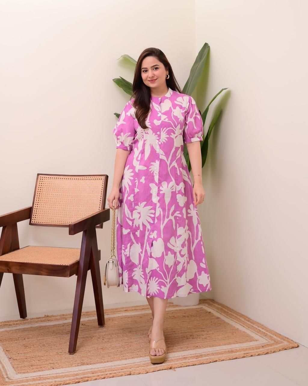 It is decorated with beautiful buttons and amazing floral prints.(WACD135)