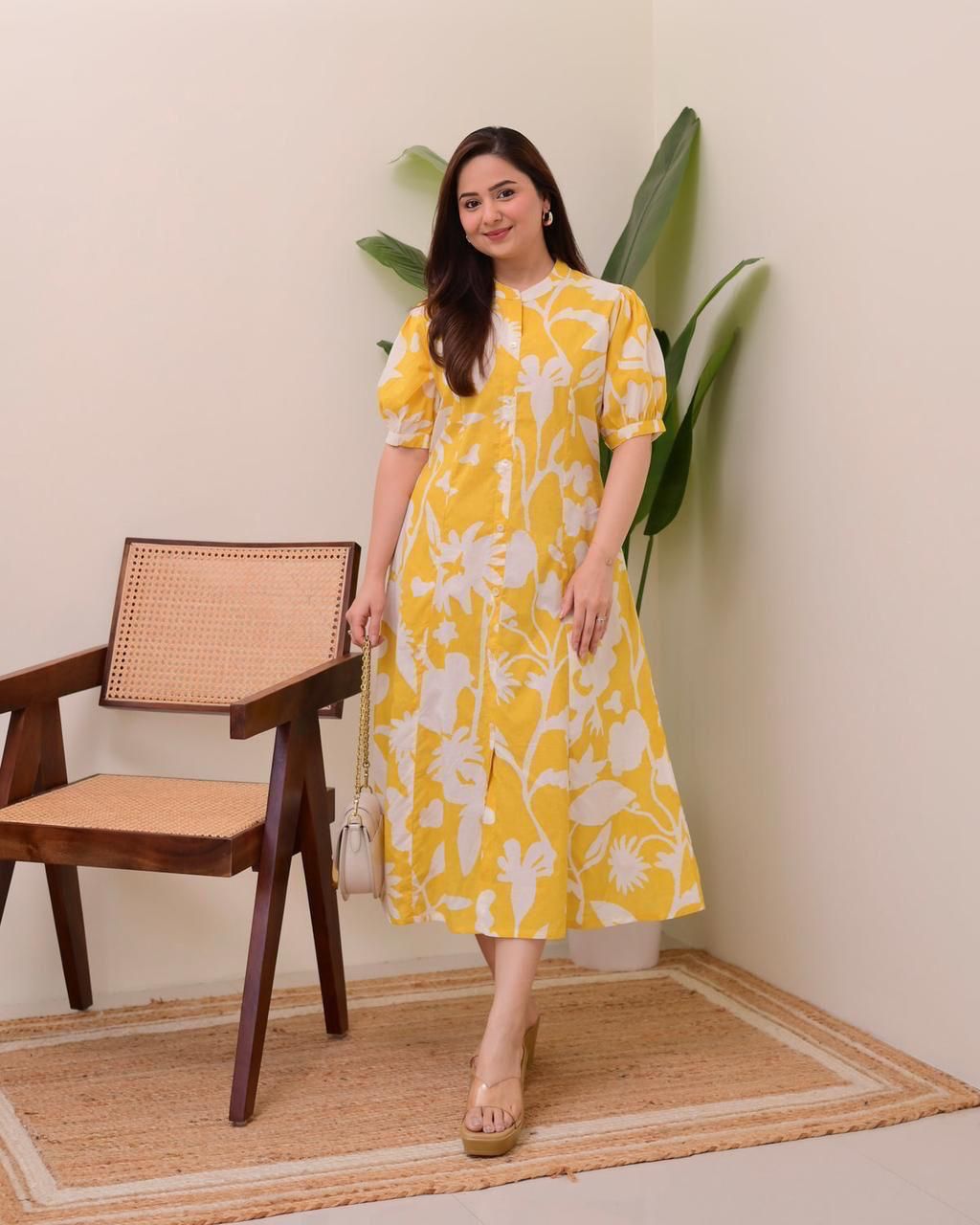 It is decorated with beautiful buttons and amazing floral prints.(WACD134)