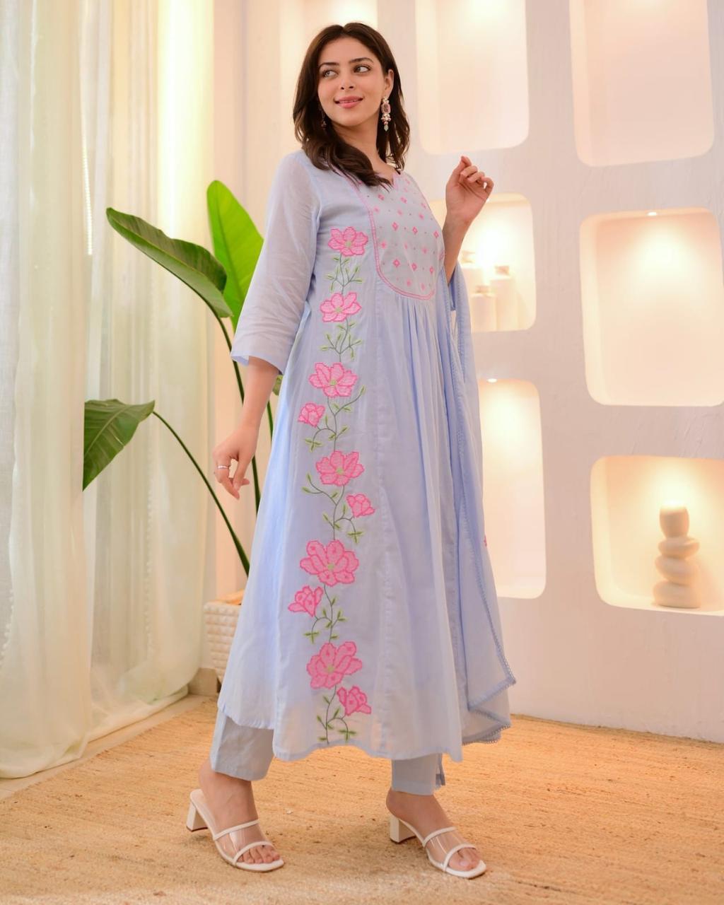 👉🏻👉🏻NEW product LUNCHING super hit hai dimand product Beutiful Suit Set👈🏻👈🏻(WARED466)