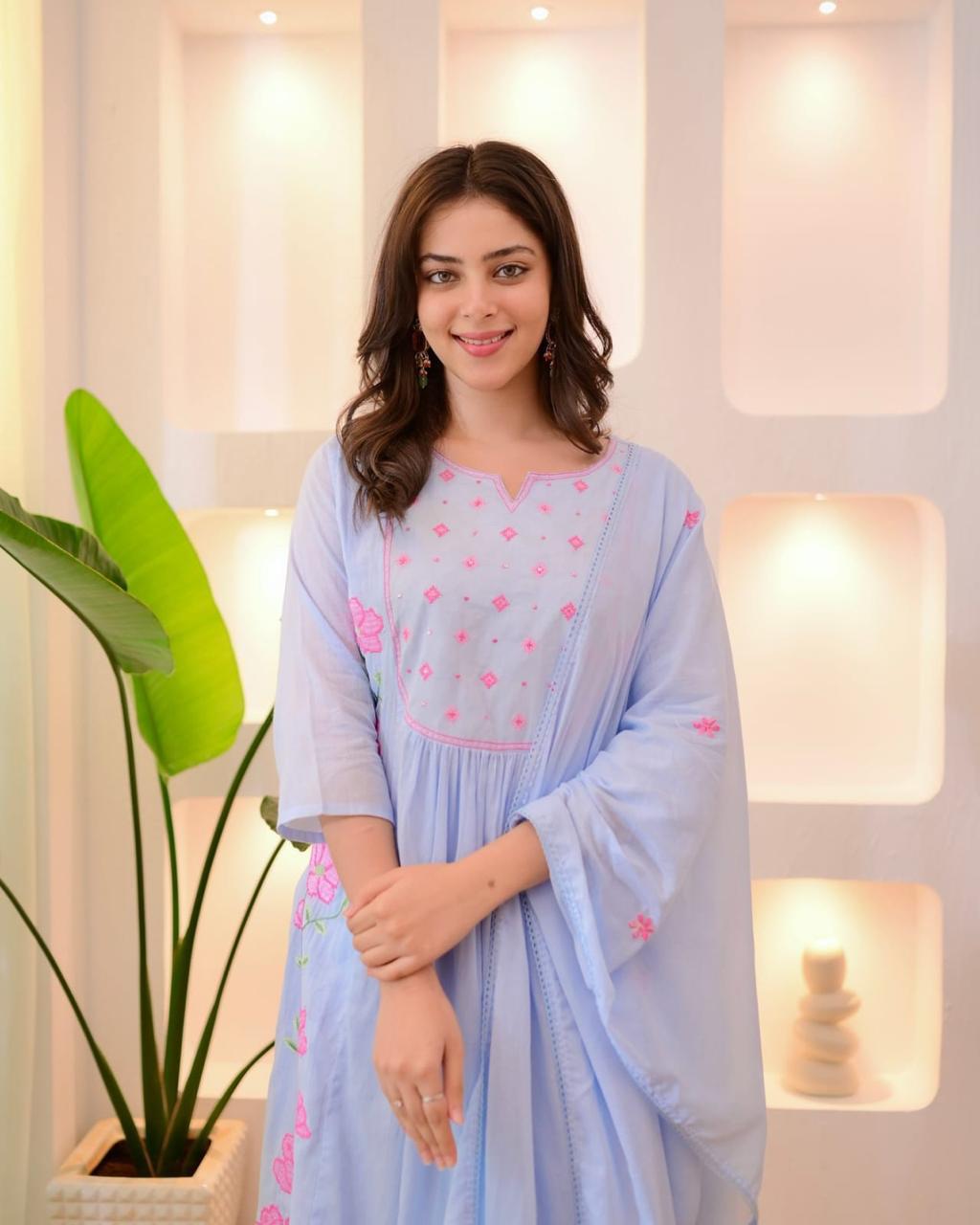 👉🏻👉🏻NEW product LUNCHING super hit hai dimand product Beutiful Suit Set👈🏻👈🏻(WARED466)