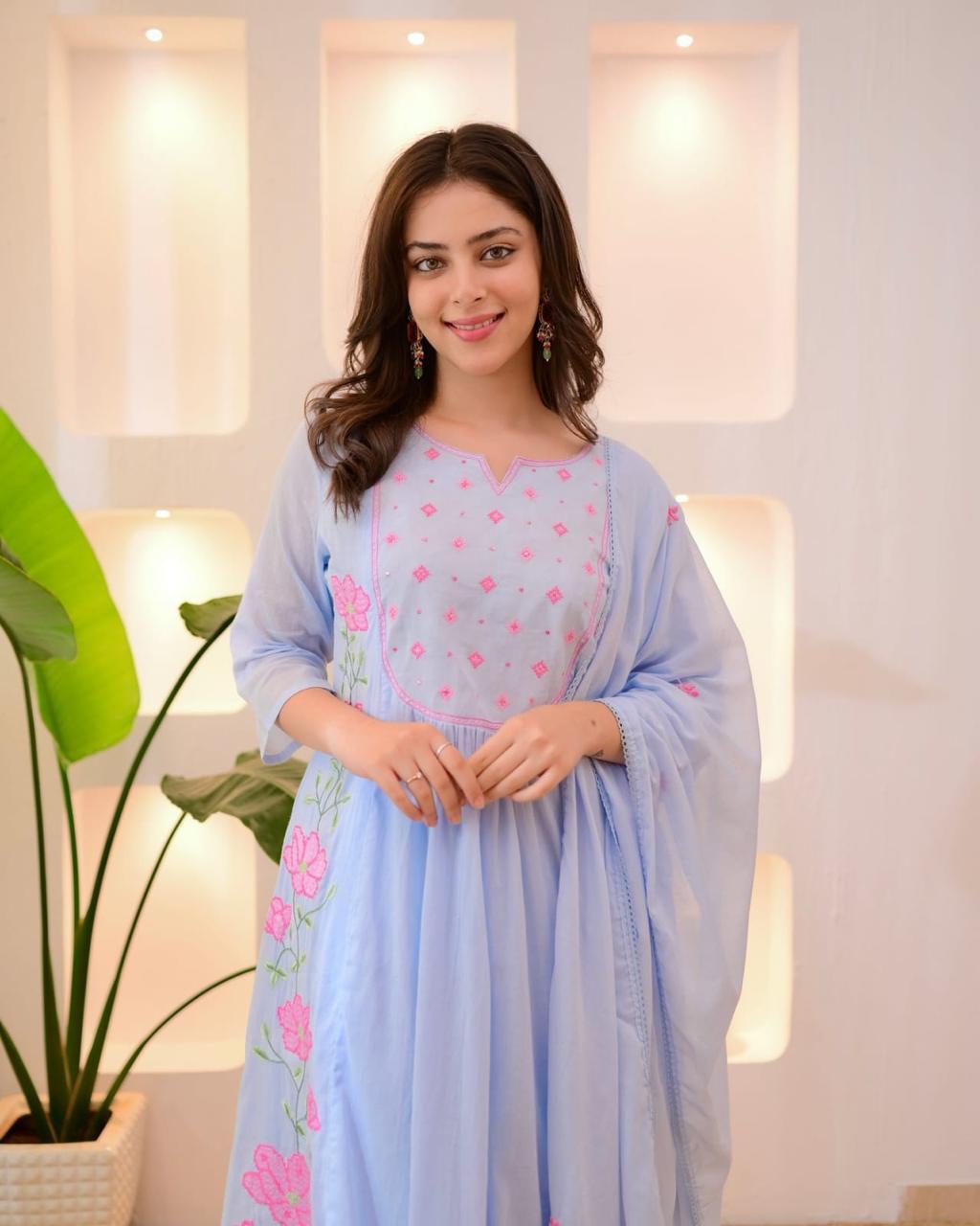 👉🏻👉🏻NEW product LUNCHING super hit hai dimand product Beutiful Suit Set👈🏻👈🏻(WARED466)