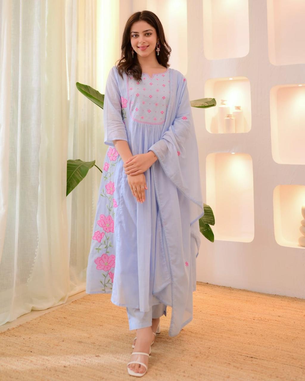 👉🏻👉🏻NEW product LUNCHING super hit hai dimand product Beutiful Suit Set👈🏻👈🏻(WARED466)
