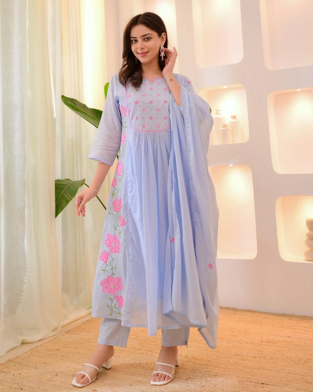 👉🏻👉🏻NEW product LUNCHING super hit hai dimand product Beutiful Suit Set👈🏻👈🏻(WARED466)