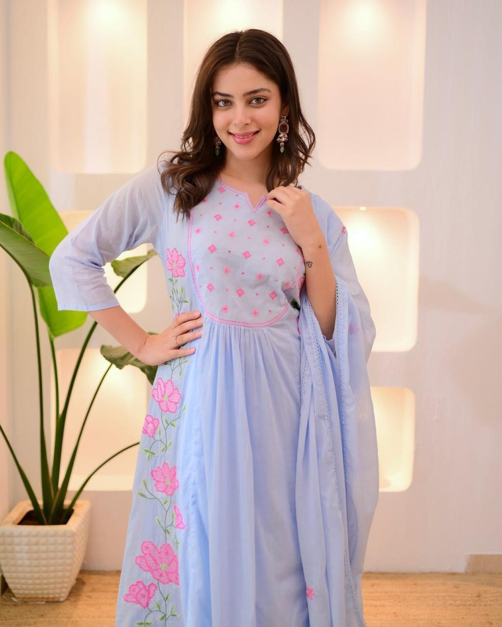 👉🏻👉🏻NEW product LUNCHING super hit hai dimand product Beutiful Suit Set👈🏻👈🏻(WARED466)