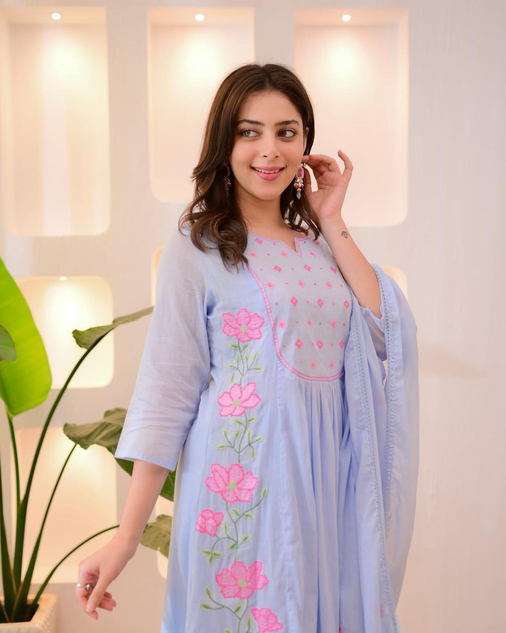👉🏻👉🏻NEW product LUNCHING super hit hai dimand product Beutiful Suit Set👈🏻👈🏻(WARED466)