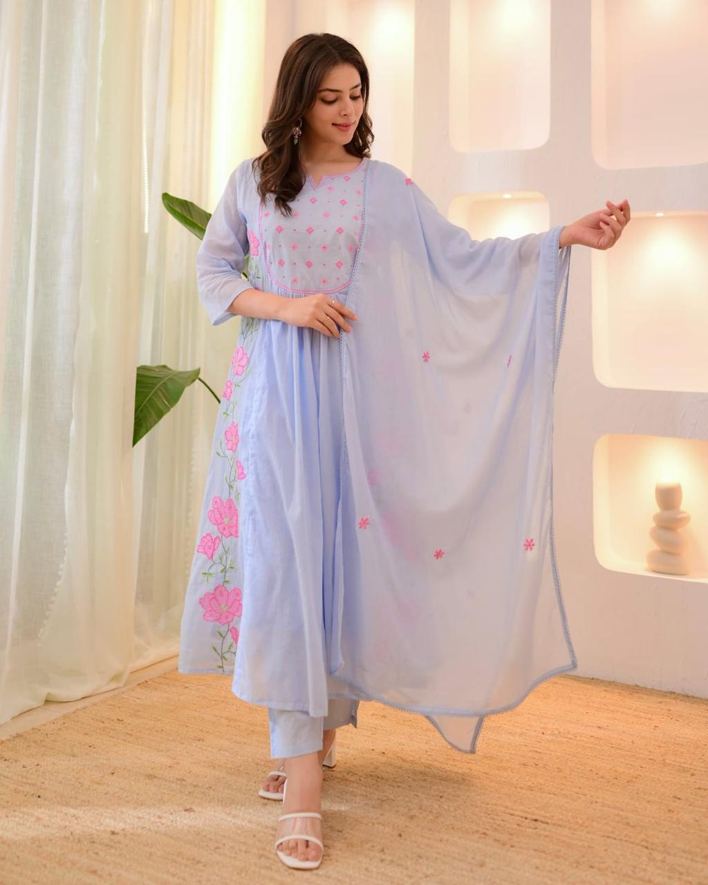 👉🏻👉🏻NEW product LUNCHING super hit hai dimand product Beutiful Suit Set👈🏻👈🏻(WARED466)
