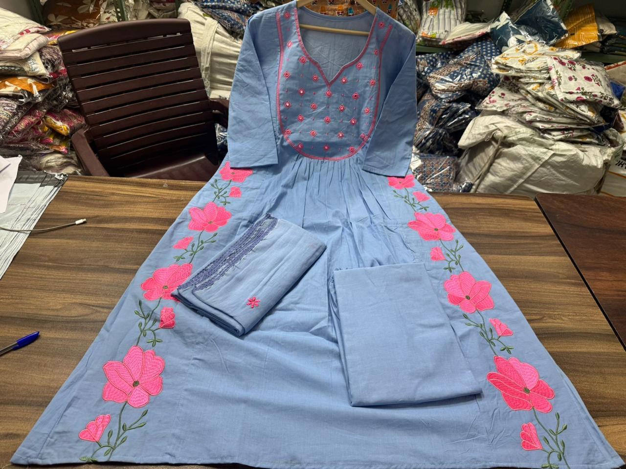 👉🏻👉🏻NEW product LUNCHING super hit hai dimand product Beutiful Suit Set👈🏻👈🏻(WARED466)