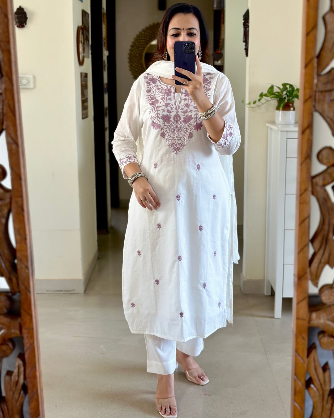 White ishq perfect for all type occasion (WARED485)