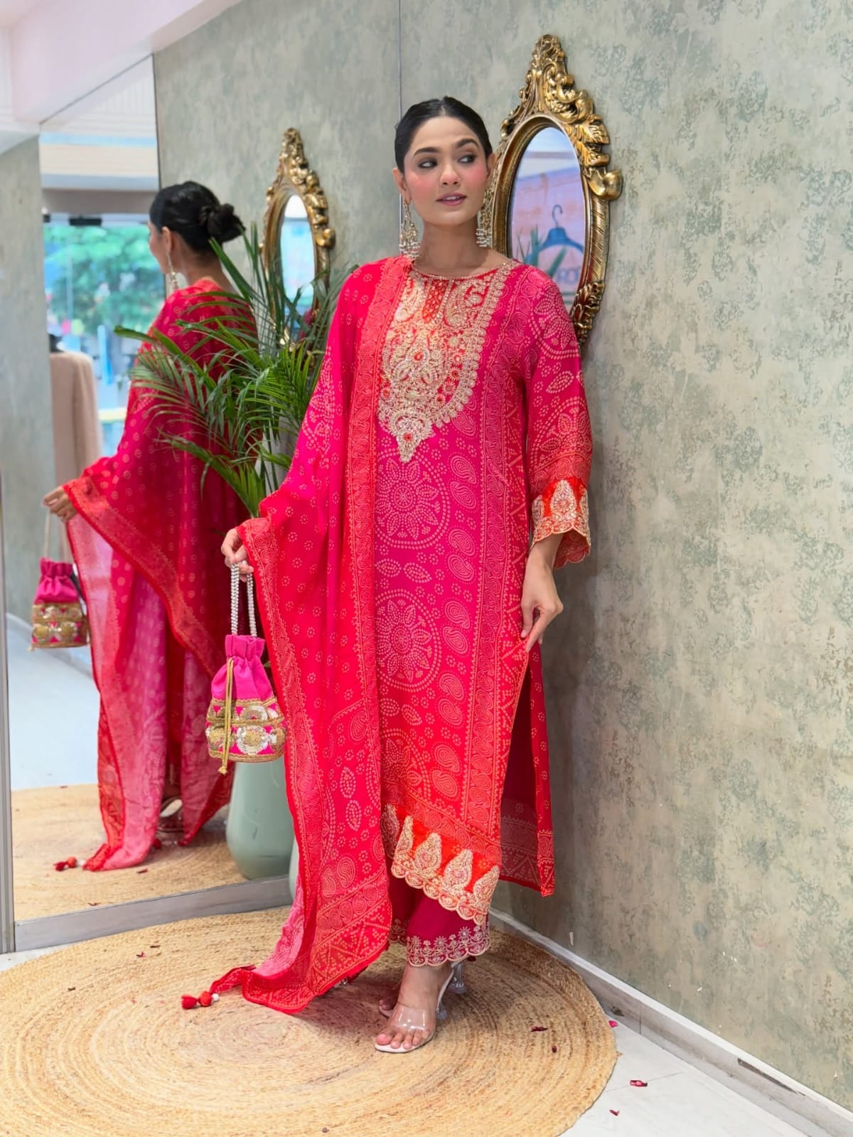 * LONCHING ĐĚSIGNER PARTY WEAR TOP AND BOTAM . WITH FANCY DUPPATA AND EMBROIDERY WORK*
