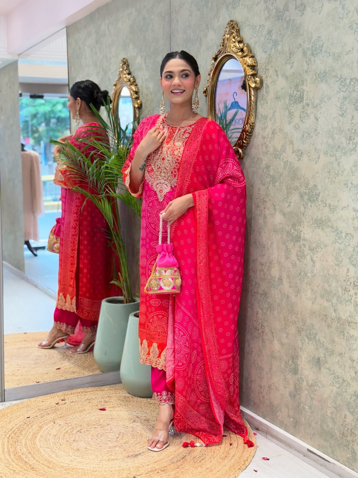 * LONCHING ĐĚSIGNER PARTY WEAR TOP AND BOTAM . WITH FANCY DUPPATA AND EMBROIDERY WORK*