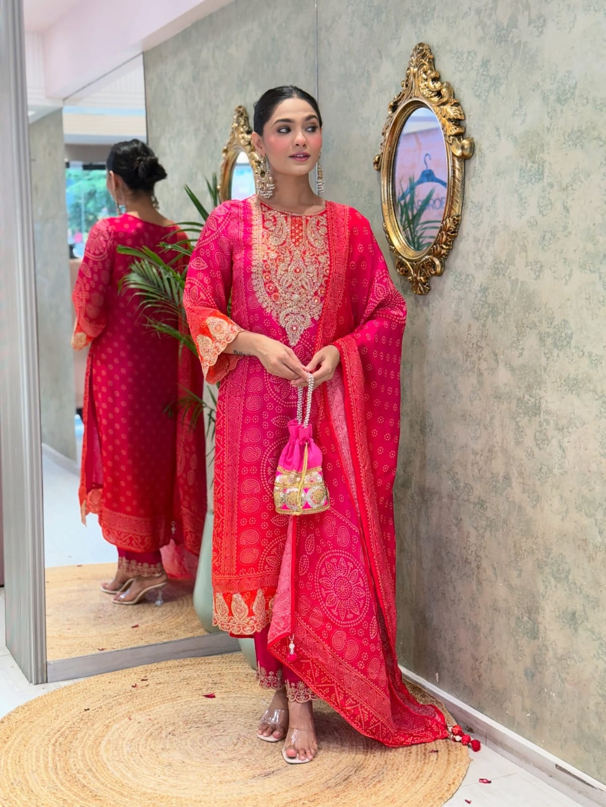 * LONCHING ĐĚSIGNER PARTY WEAR TOP AND BOTAM . WITH FANCY DUPPATA AND EMBROIDERY WORK*