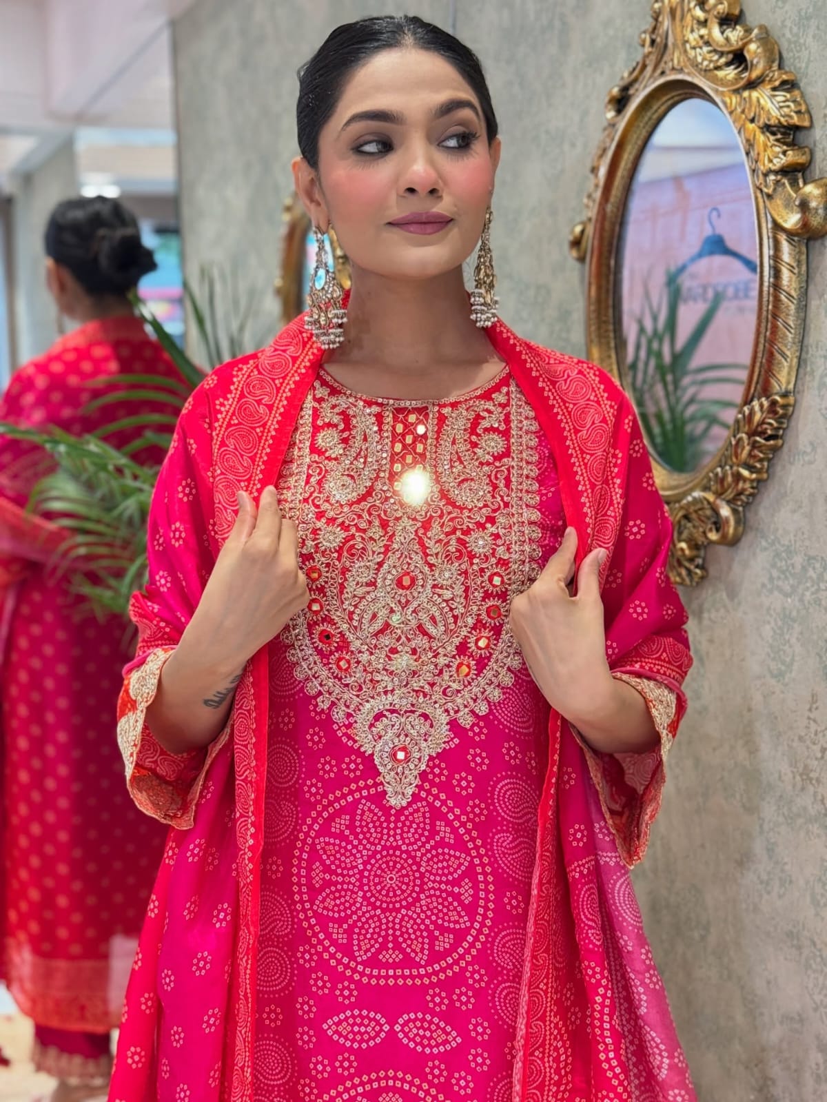 * LONCHING ĐĚSIGNER PARTY WEAR TOP AND BOTAM . WITH FANCY DUPPATA AND EMBROIDERY WORK*