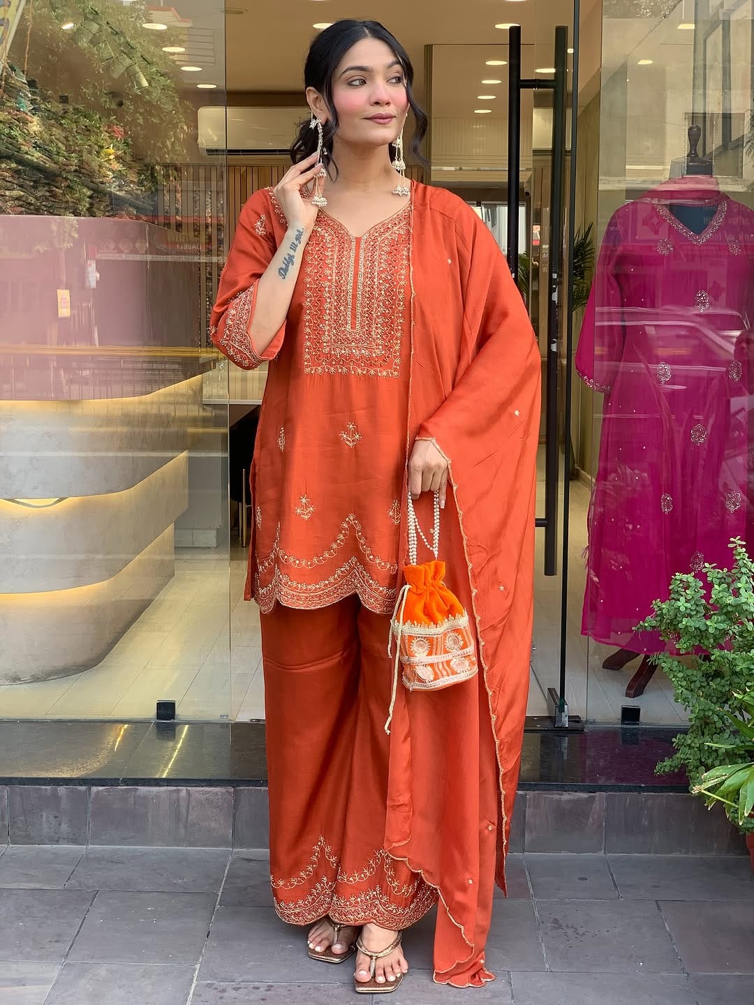 🪄 Pure Roman Silk Fabric Is A Luxurious, Shinning And Breathable Fabric Known for Its Fashion and Comfort. (WARD5996)