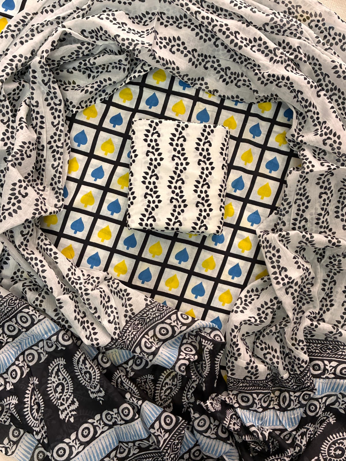 ELEGANT HAND BLOCK PRINT COTTON SUIT SET WITH MULMUL DUPATTA(WACOTMU02)