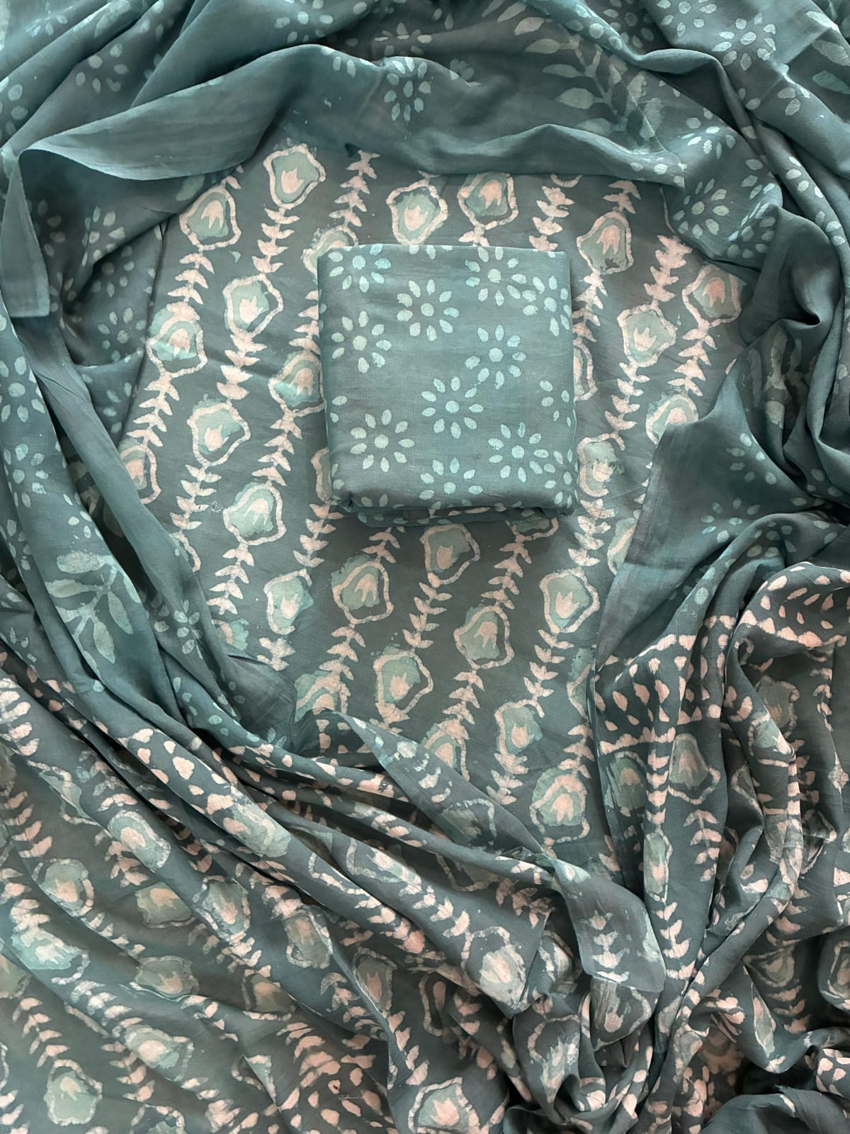 ELEGANT HAND BLOCK PRINT COTTON SUIT SET WITH MULMUL DUPATTA(WACOTMU16)