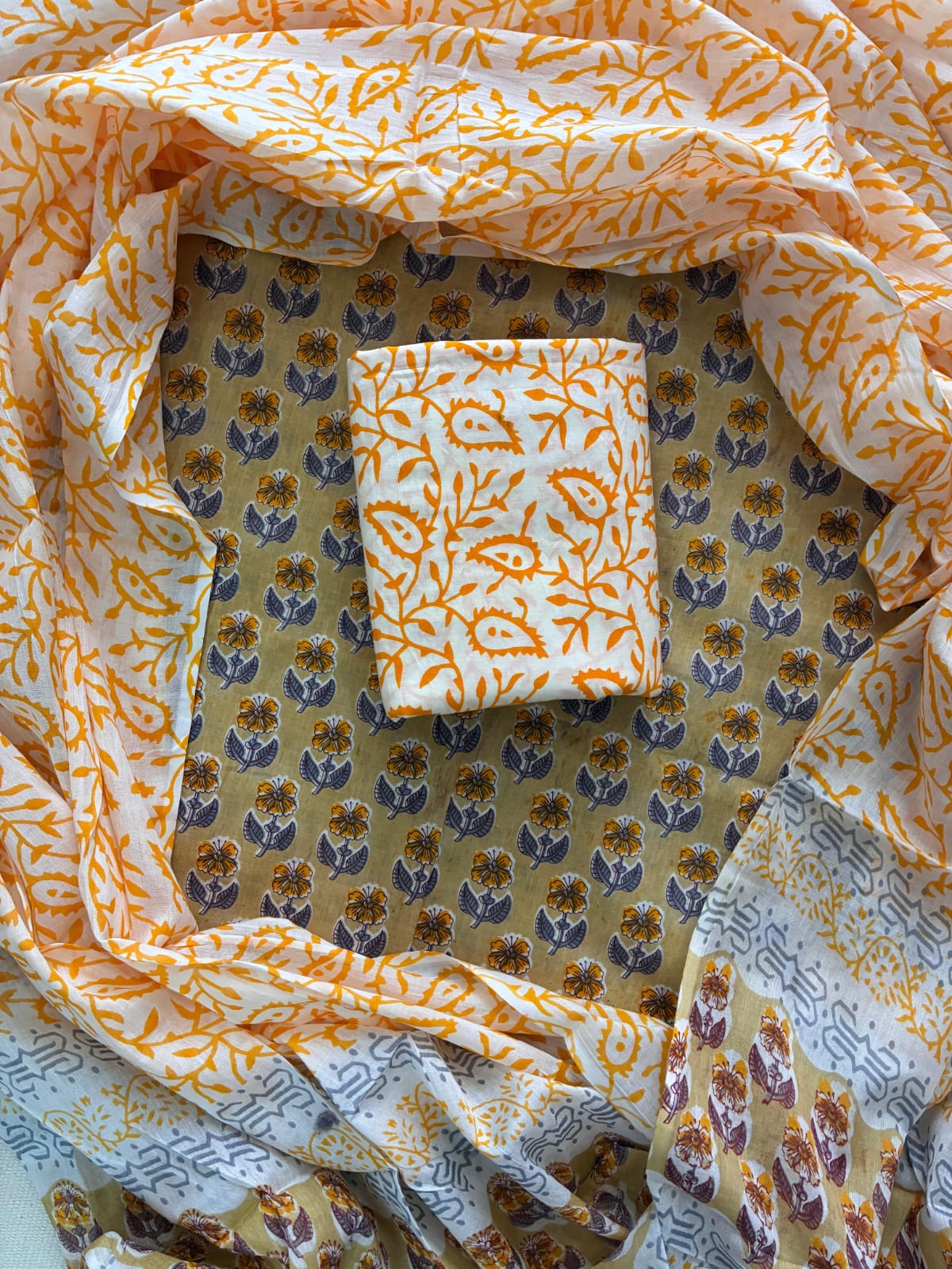 ELEGANT HAND BLOCK PRINT COTTON SUIT SET WITH MULMUL DUPATTA(WACOTMU45)