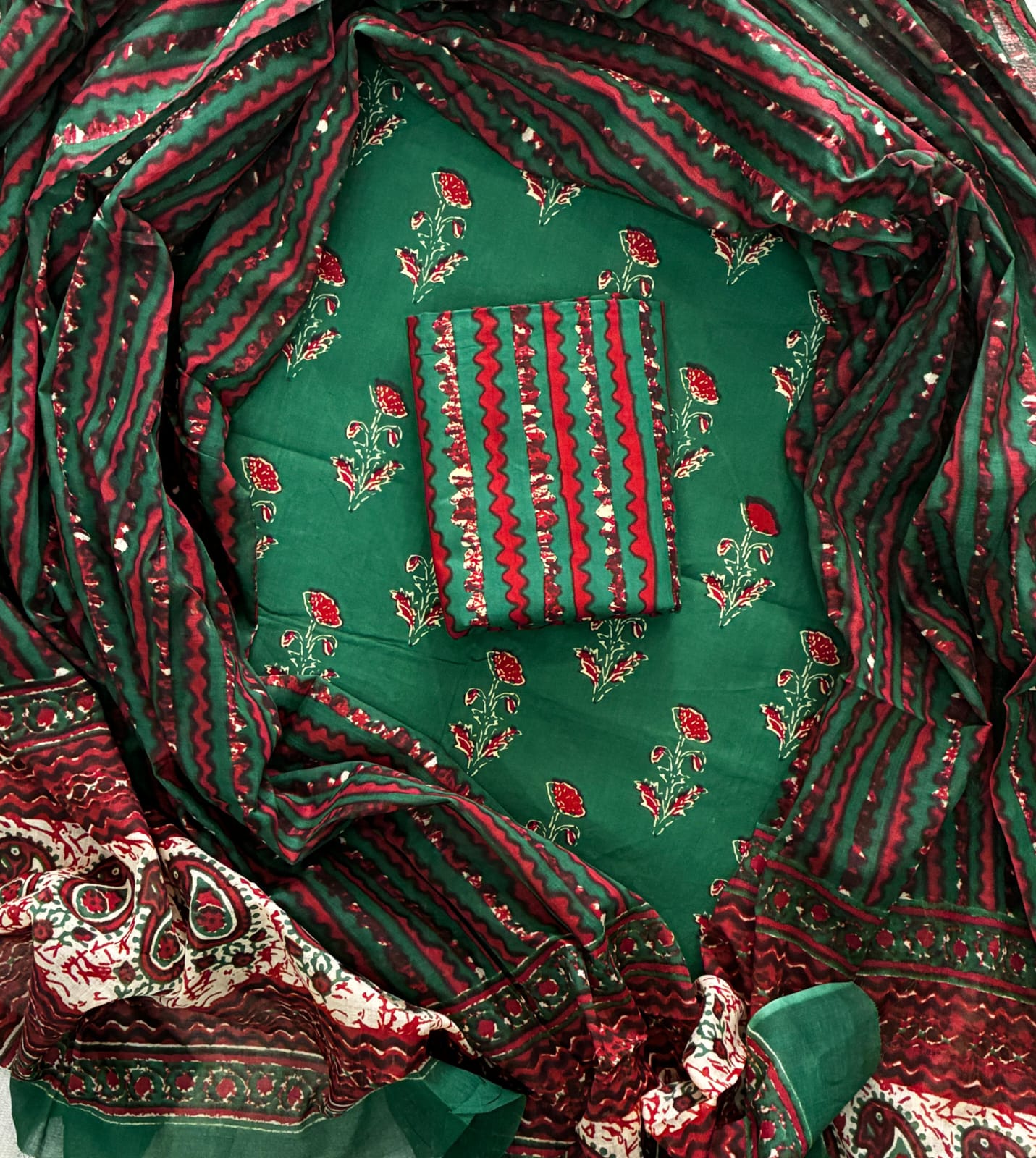 ELEGANT HAND BLOCK PRINT COTTON SUIT SET WITH MULMUL DUPATTA(WACOTMU56)