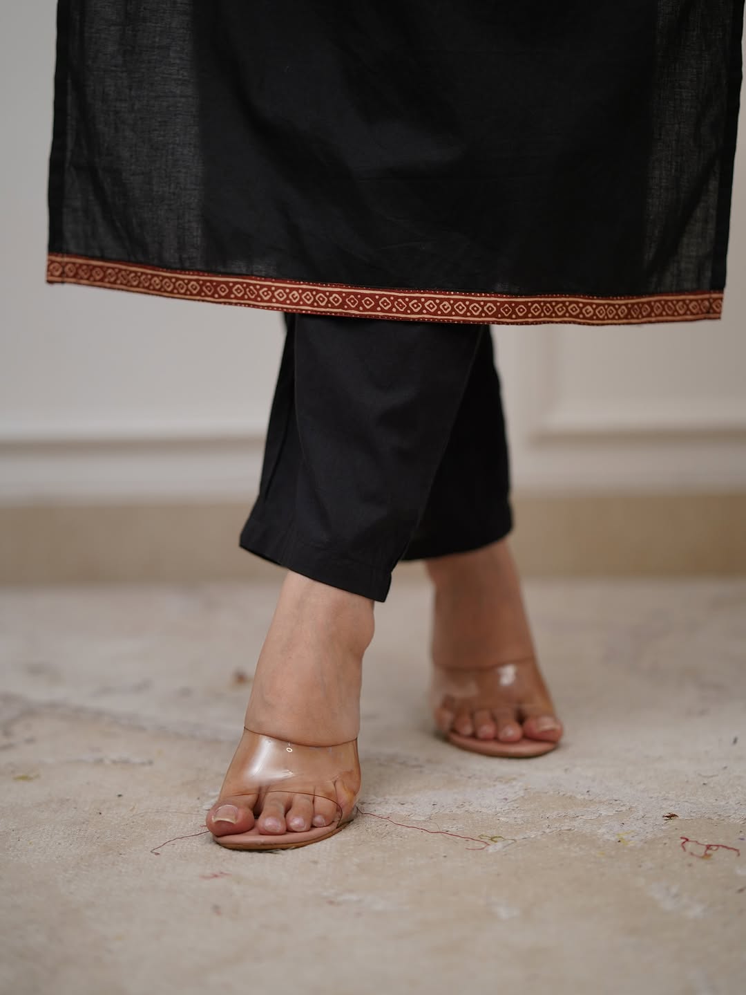 New stylish and affordable beautiful straight fit set with beautiful neck work and fabric pure Cotton slub. (SWSK01)