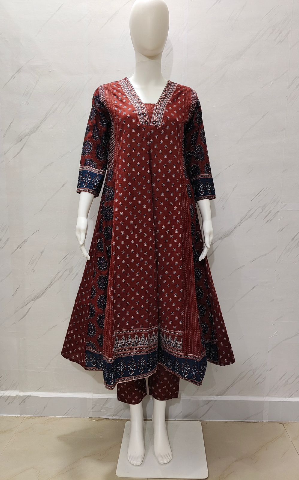 New stylish and affordable beautiful look straight set with beautiful print and fabric pure Cotton💃💃 (SWSK06)