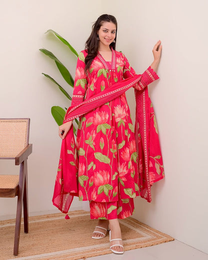 Suitswala New stylish and affordable beautiful look straight alia cut set with beautiful print and fabric pure Cotton💃💃(SWSK14)