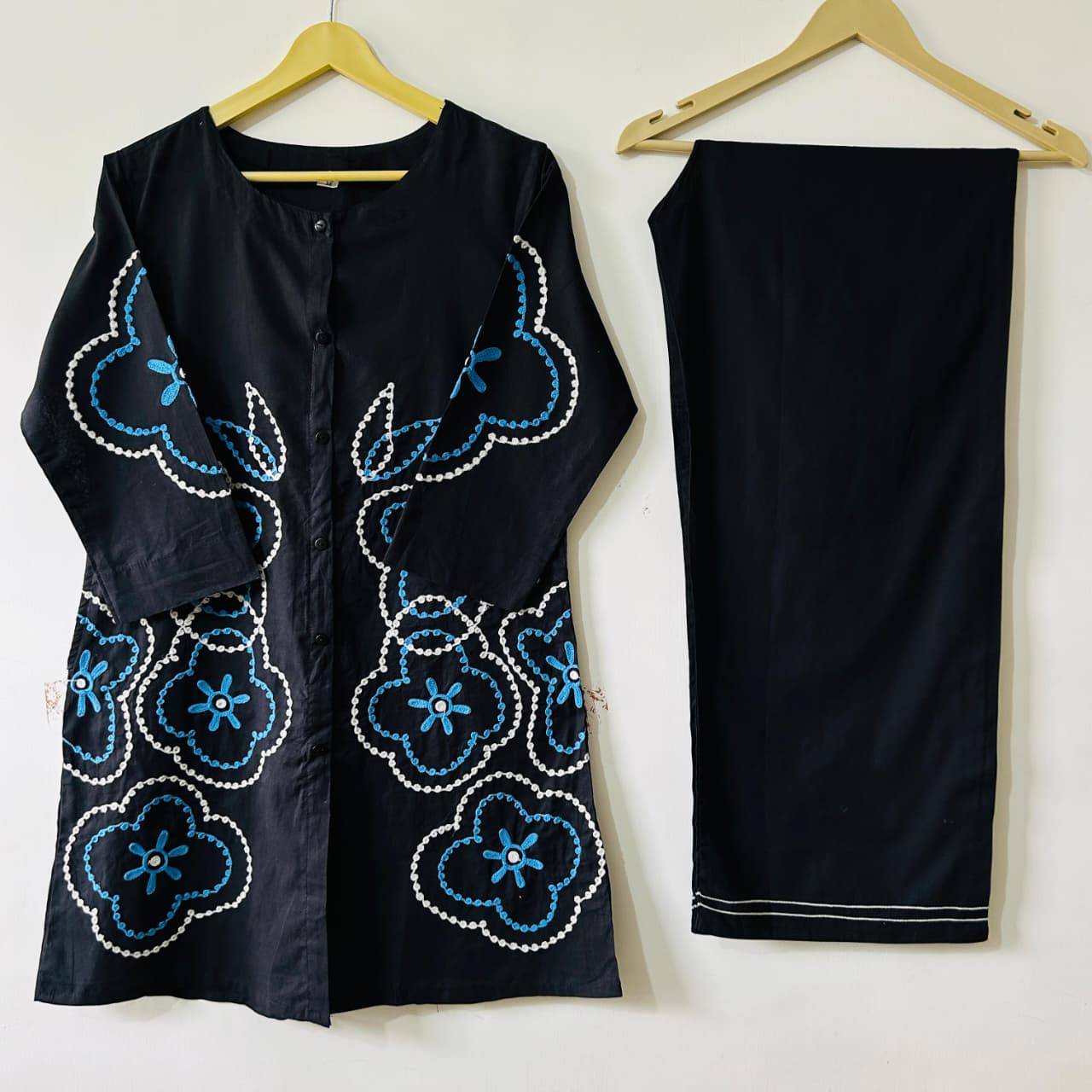 💕💝Whimsical whites/ black / blue and everything nice! 😍✨ Our Power Pause Co-ord Set is your perfect summer essential! 🤍🖤☀️✨(SWSK28)