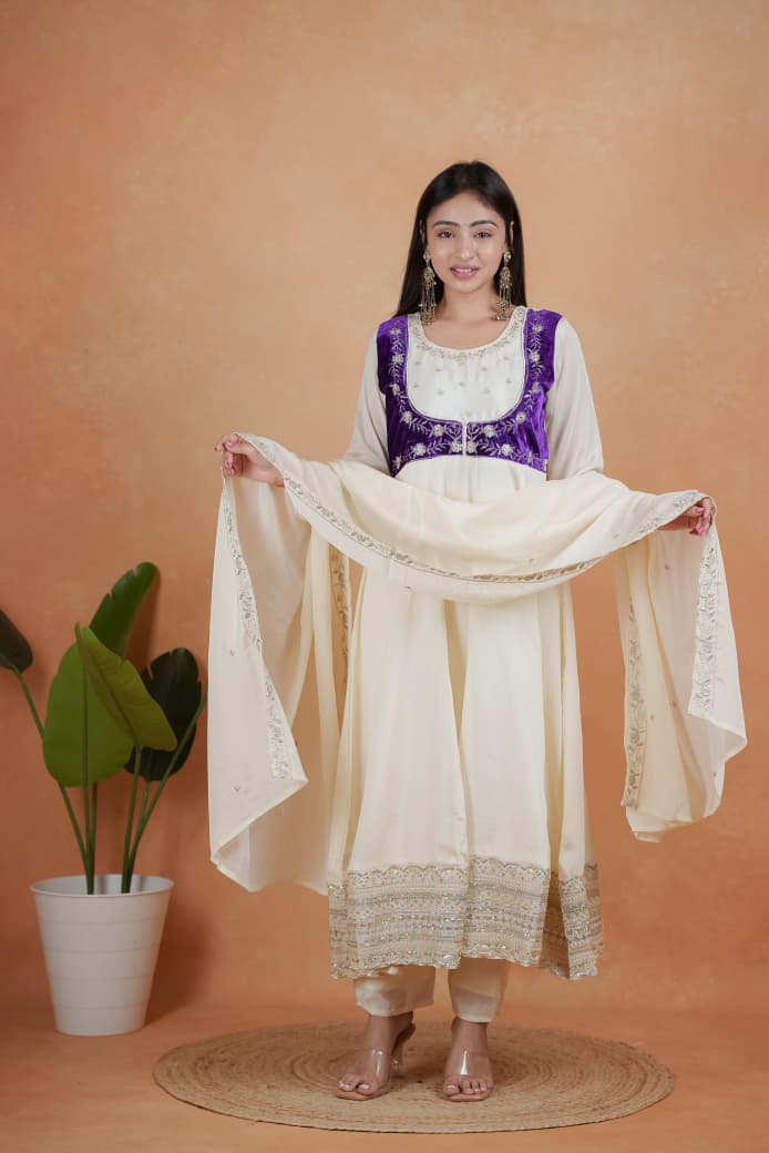 🥰 NEW LAUNCHING 3 PIECE SUIT SET WITH BEAUTIFUL YOKE💖 NEW HEAVY DESIGNER EMBROIDERY WORK SUIT SET(RRRD38)