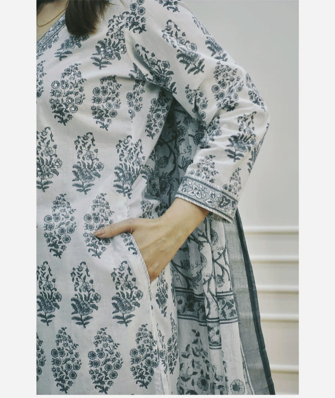 Floral motif printed cotton kurta with pocket one side of the kurta and pleated salwar  and soft cotton malmal dupatta💃💃 (SWRD09)