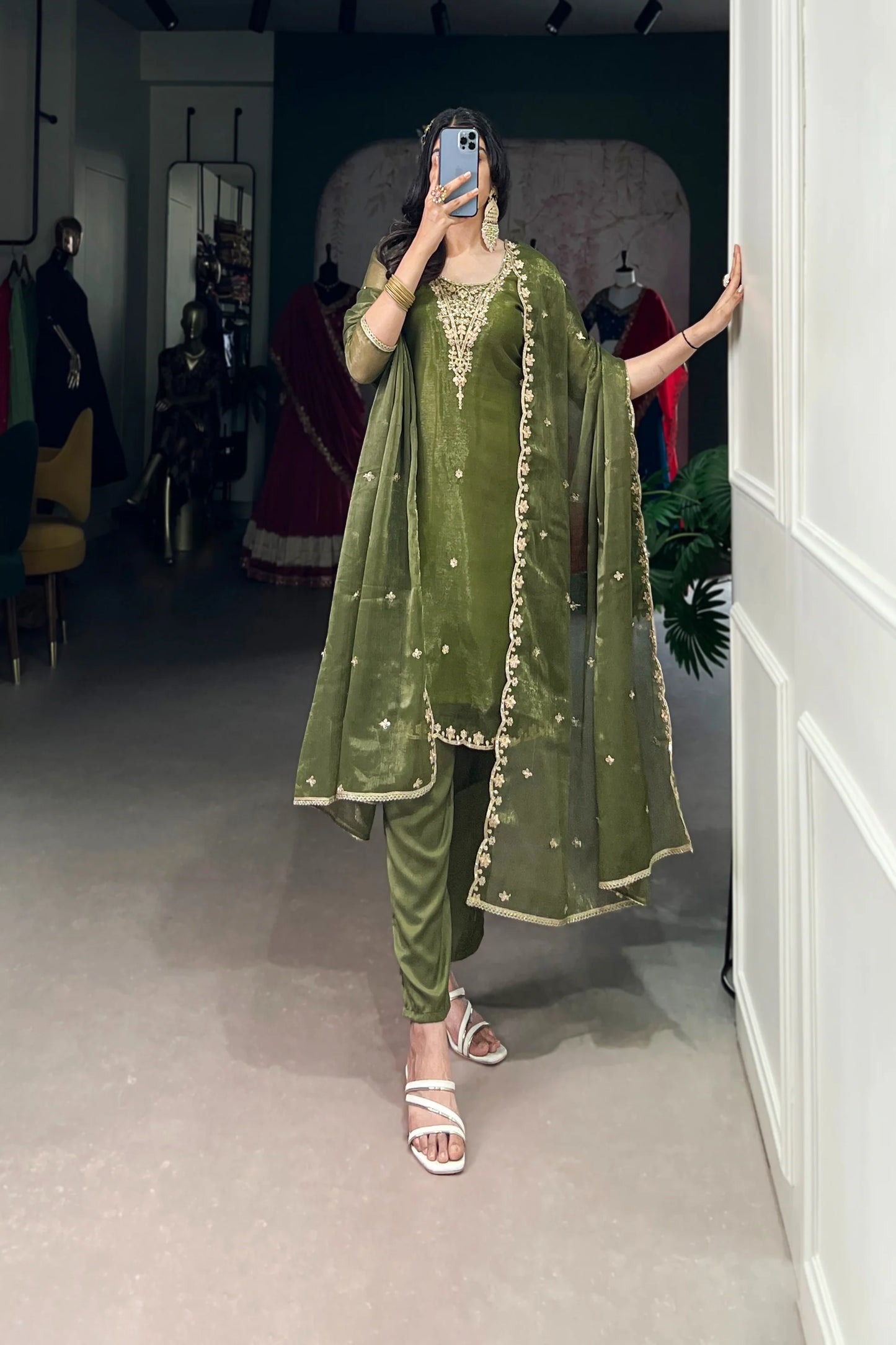GOLD COIN SEQUANCE AND THREAD EMBROIDERED KURTI PANT WITH DUPATTA(WD176)