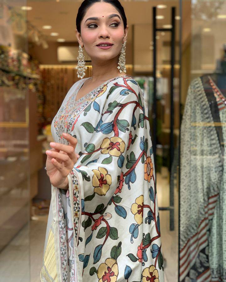 Our Exclusive Collection is here, to add a touch of tradition to your wardrobe (NFRD459)