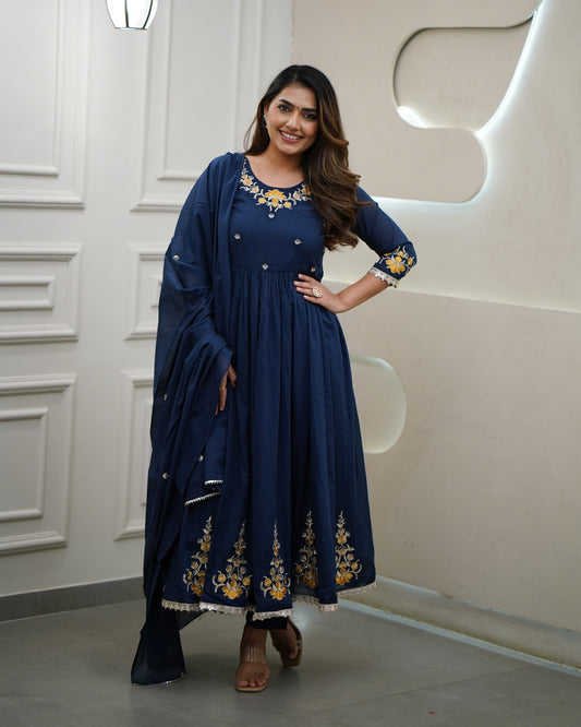 Kurta with hand with Embroidery work detailing on women's printed cotton kurta pant or dupatta set(NFRD465)