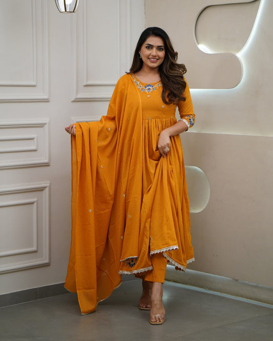 Kurta with hand with Embroidery work detailing on women's printed cotton kurta pant or dupatta set(NFRD465) (02)