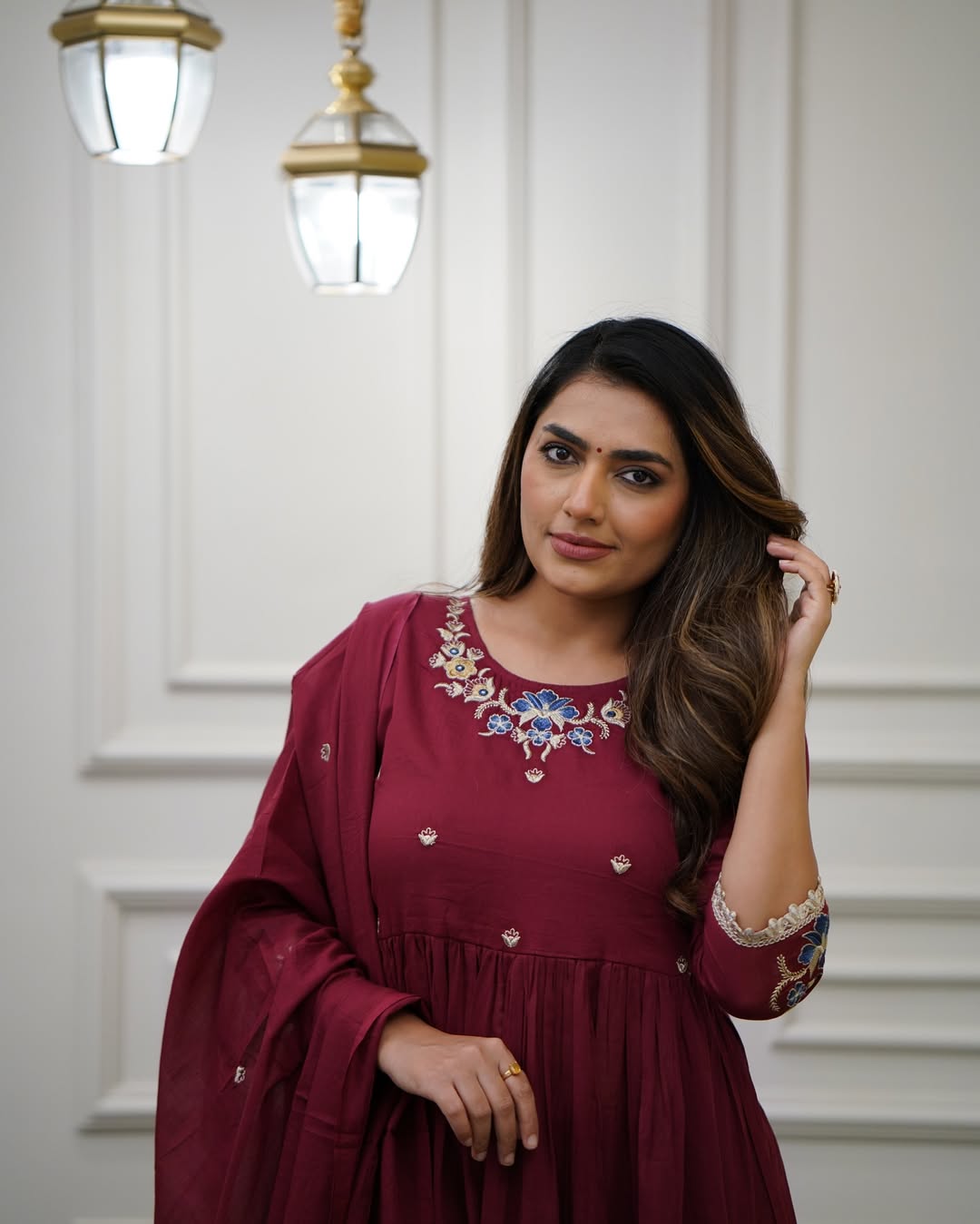 Kurta with hand with Embroidery work detailing on women's printed cotton kurta pant or dupatta set(NFRD465) (01)