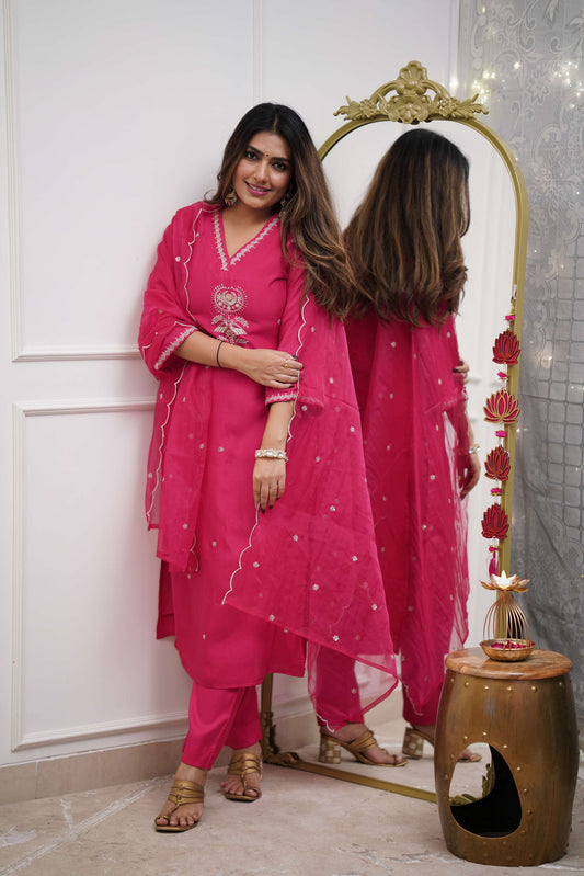 Kurta with hand with Embroidery work detailing on women's printed cotton kurta pant or dupatta set(NFRD467) (01)