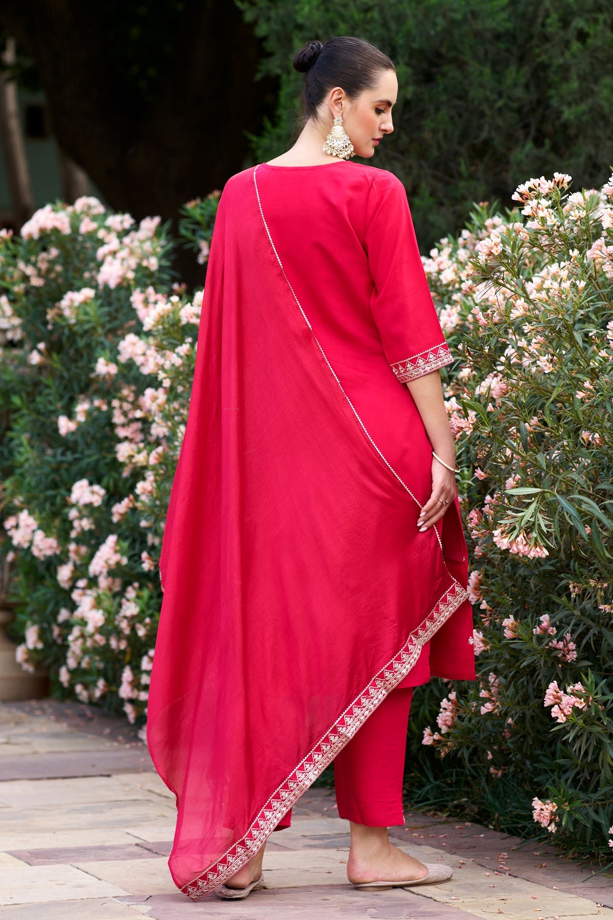 Kurta with hand with Embroidery work detailing on women's printed cotton kurta pant or dupatta set(NFRD468)
