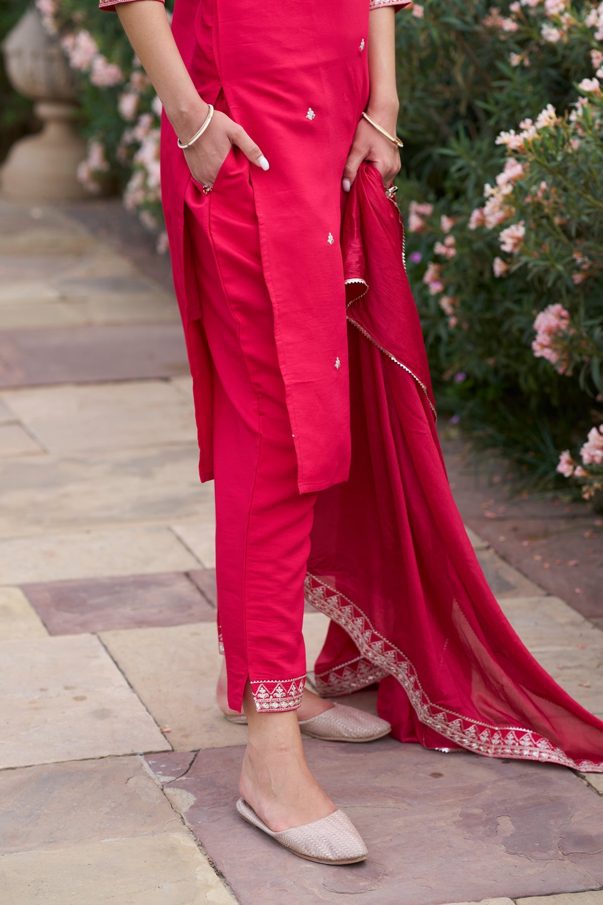Kurta with hand with Embroidery work detailing on women's printed cotton kurta pant or dupatta set(NFRD468)