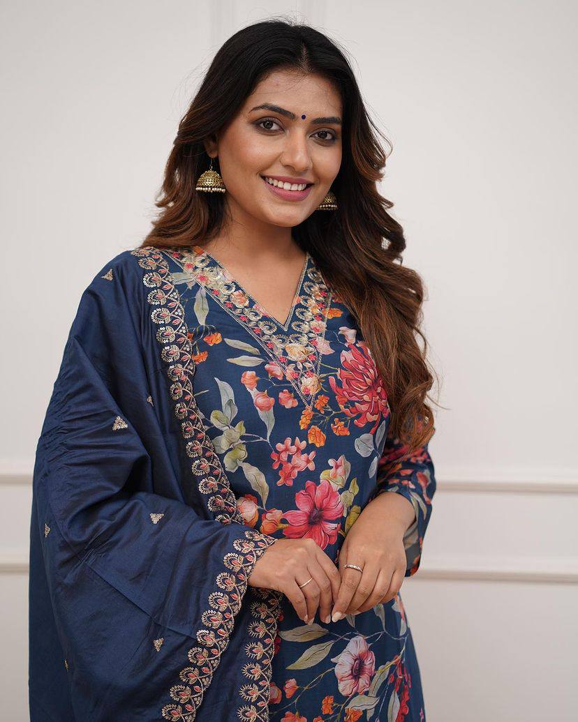 Kurta with hand with Embroidery work detailing on women's printed cotton kurta pant or dupatta set(NFRD469) (01)