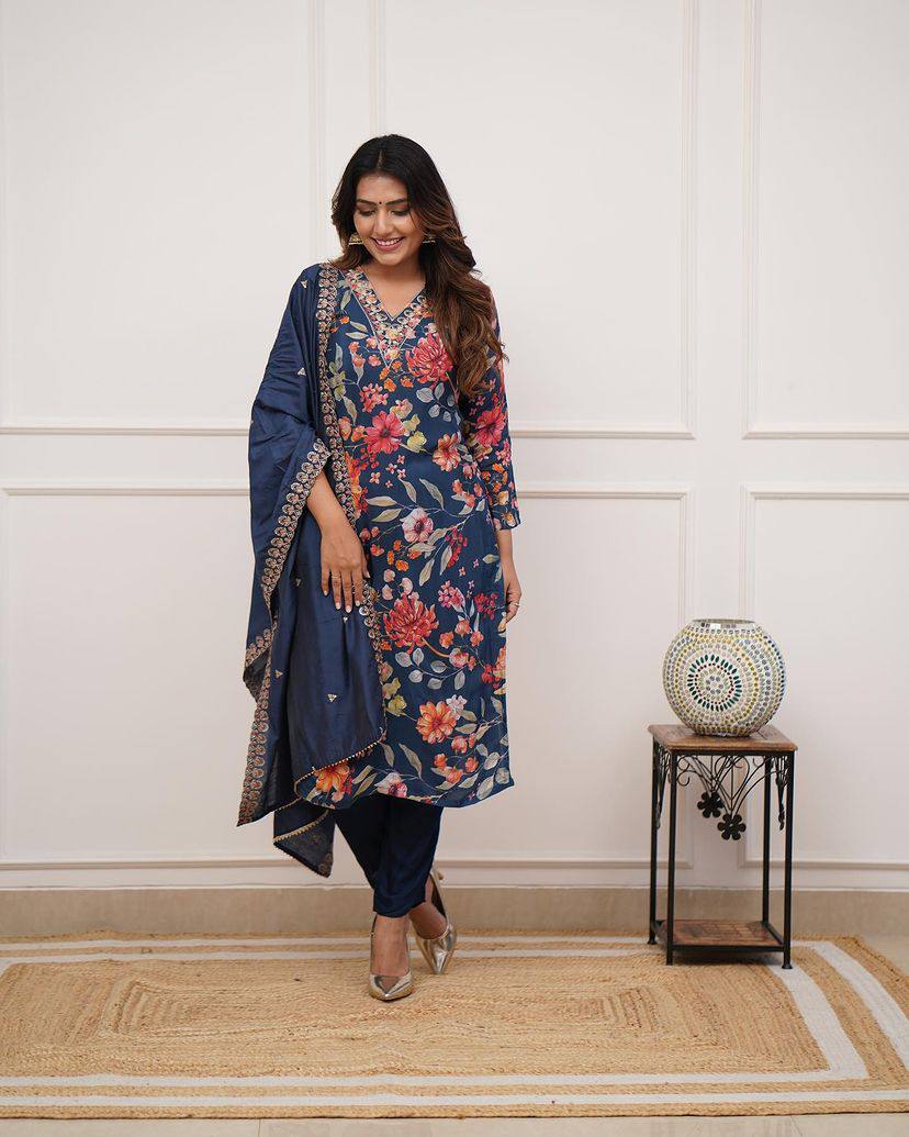 Kurta with hand with Embroidery work detailing on women's printed cotton kurta pant or dupatta set(NFRD469) (01)