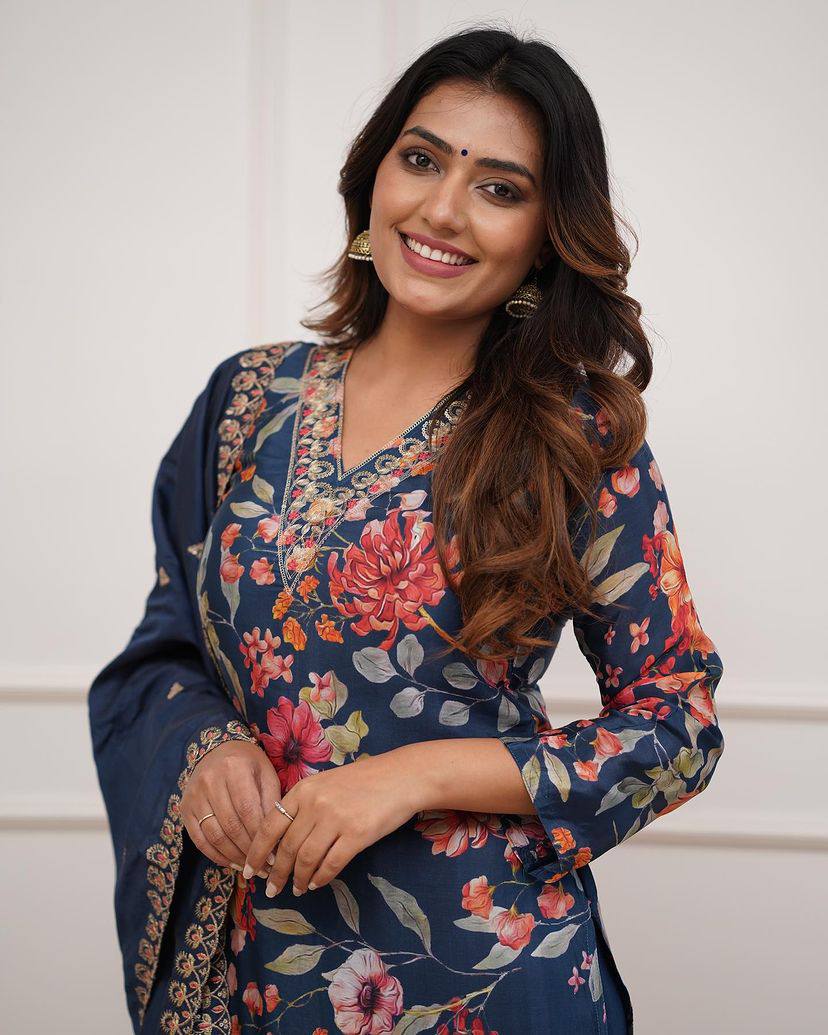 Kurta with hand with Embroidery work detailing on women's printed cotton kurta pant or dupatta set(NFRD469) (01)