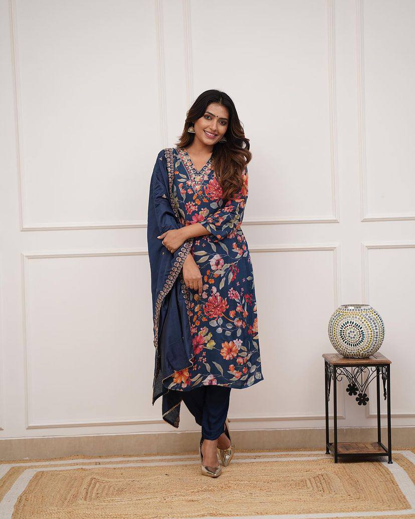 Kurta with hand with Embroidery work detailing on women's printed cotton kurta pant or dupatta set(NFRD469) (01)