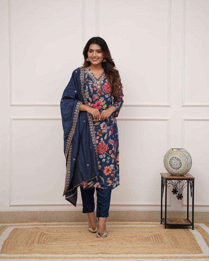 Kurta with hand with Embroidery work detailing on women's printed cotton kurta pant or dupatta set(NFRD469) (01)