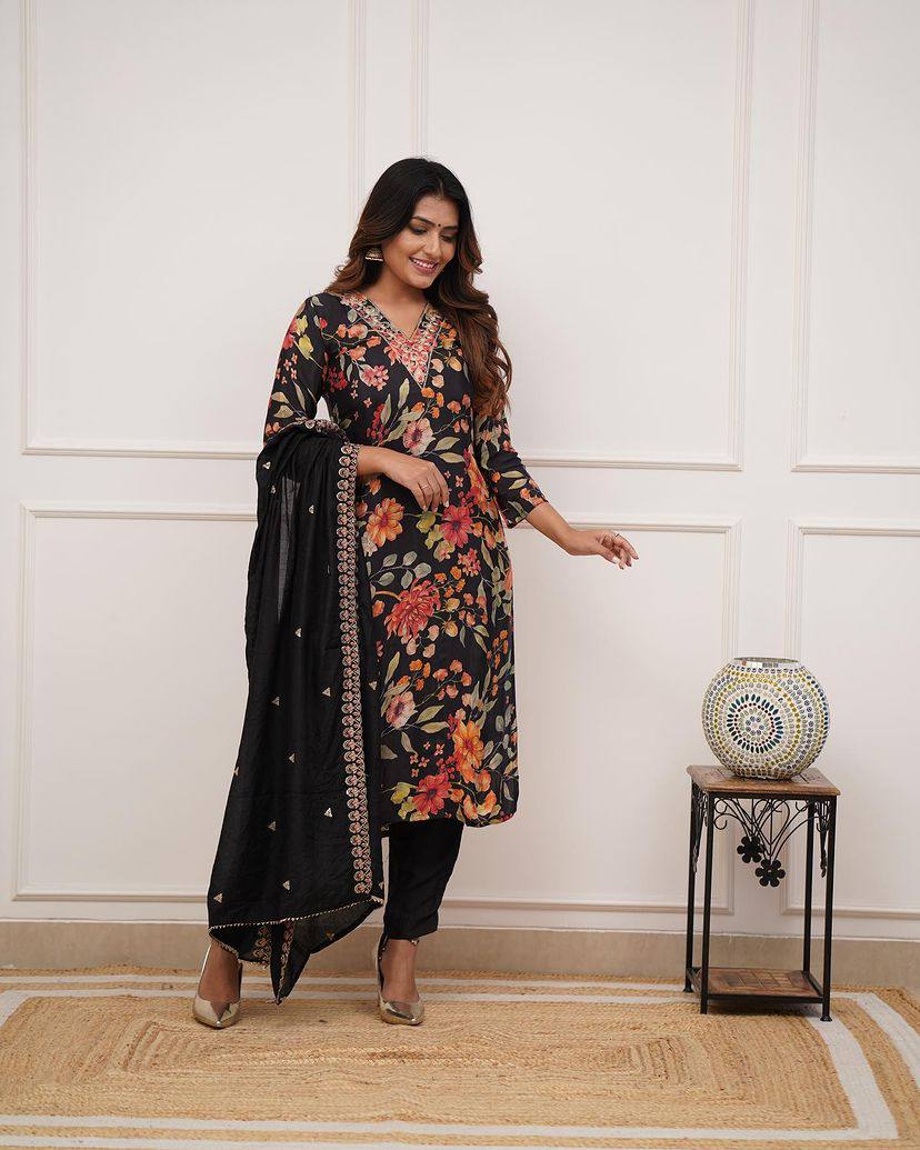 Kurta with hand with Embroidery work detailing on women's printed cotton kurta pant or dupatta set(NFRD469)