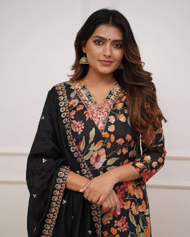 Kurta with hand with Embroidery work detailing on women's printed cotton kurta pant or dupatta set(NFRD469)