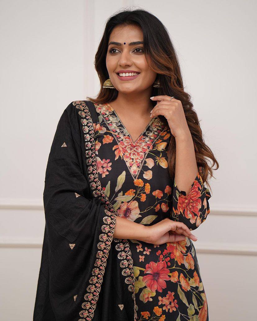 Kurta with hand with Embroidery work detailing on women's printed cotton kurta pant or dupatta set(NFRD469)