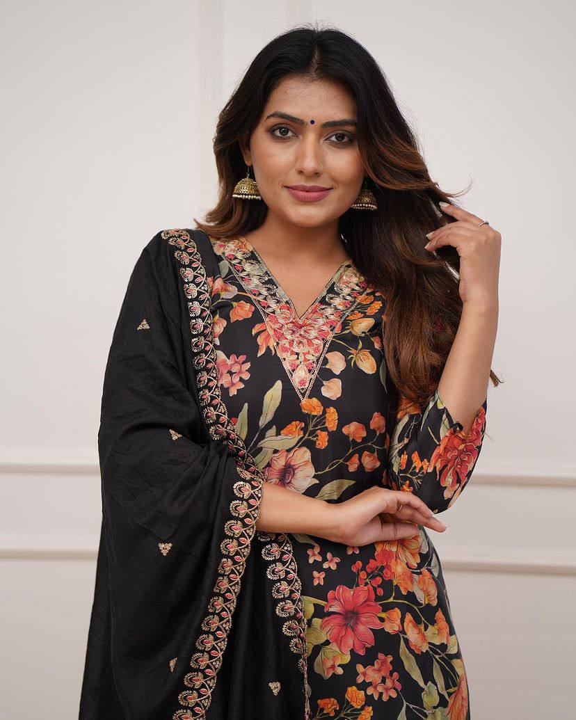 Kurta with hand with Embroidery work detailing on women's printed cotton kurta pant or dupatta set(NFRD469)