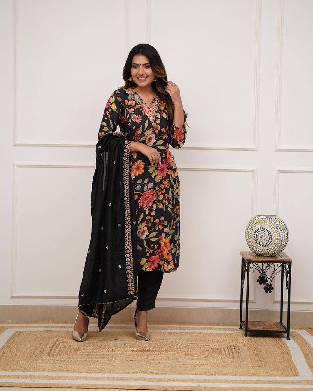 Kurta with hand with Embroidery work detailing on women's printed cotton kurta pant or dupatta set(NFRD469)