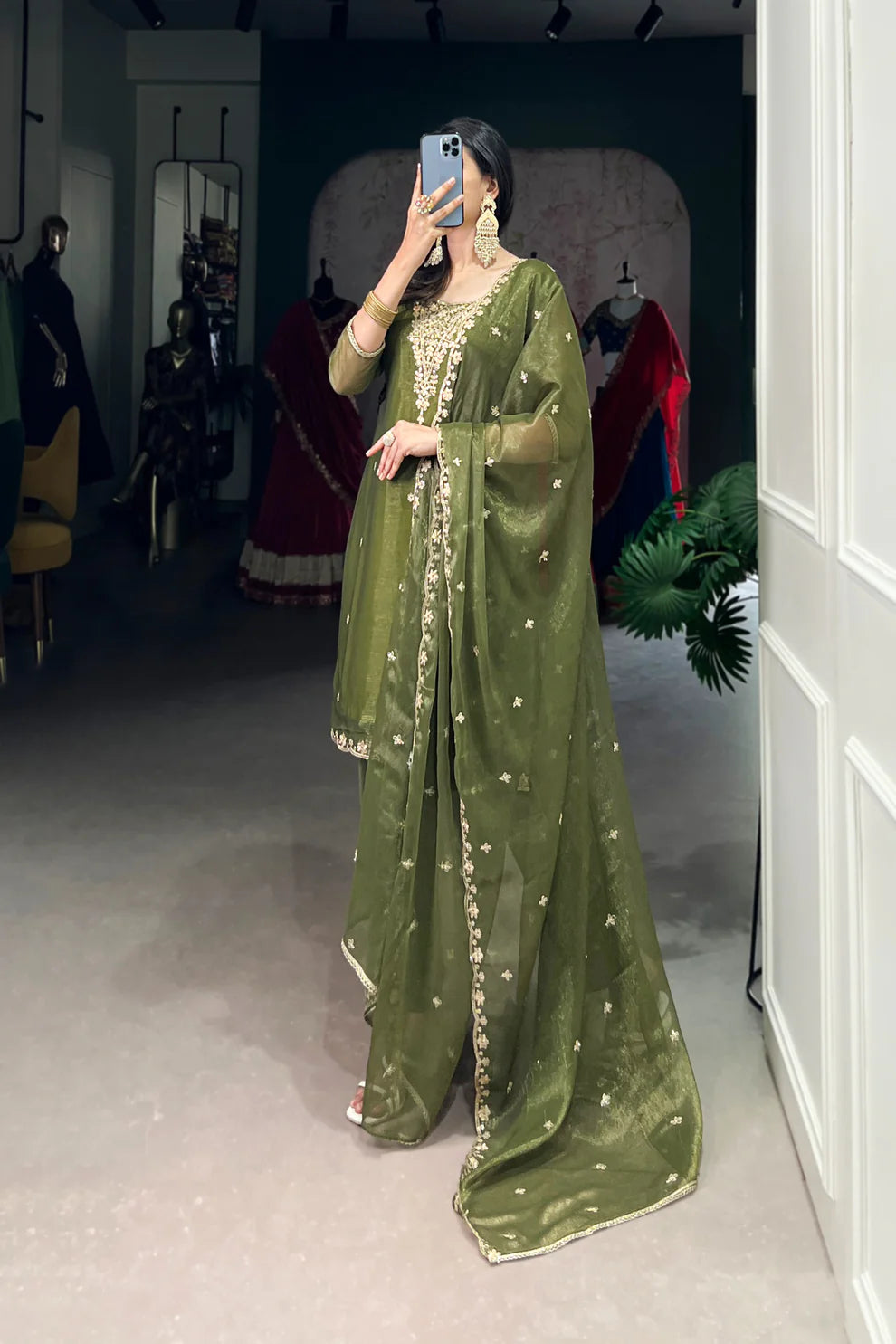 GOLD COIN SEQUANCE AND THREAD EMBROIDERED KURTI PANT WITH DUPATTA(WD176)
