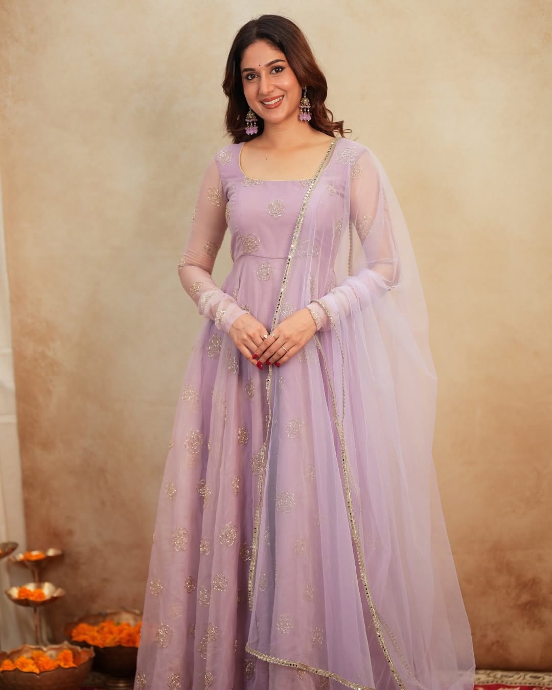 Featuring beautiful Heavy Suit Set which is beautifully decorated Semi Beats 🌼 Work. (RRD02)