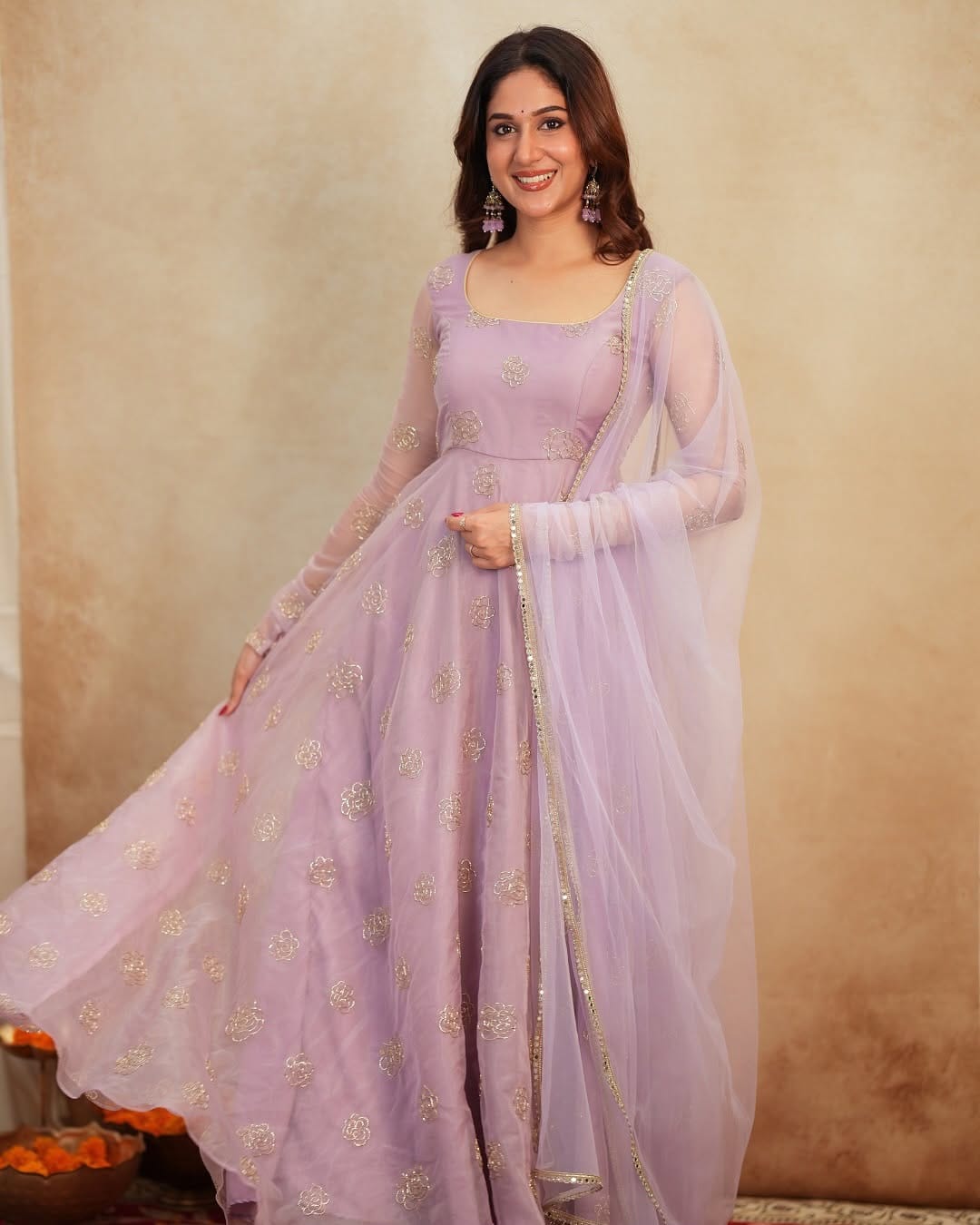 Featuring beautiful Heavy Suit Set which is beautifully decorated Semi Beats 🌼 Work. (RRD02)