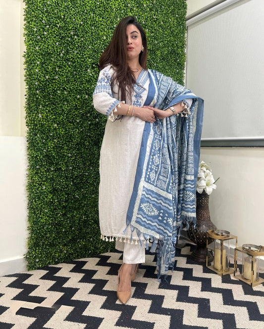 We are here to spread some magic to your ethnic Heavy cotton katha work and embroidery 🪡 work and beautiful lace work .(WARED300)
