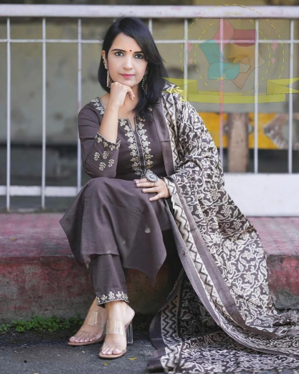 LOOK UR BEST THIS FESTIVE SEASON IN OUR CLASSY AARI EMBROIDERY HANDLOOM SET WITH KHADI SILK KANTHA PRINT DUPATTA(WARED309)